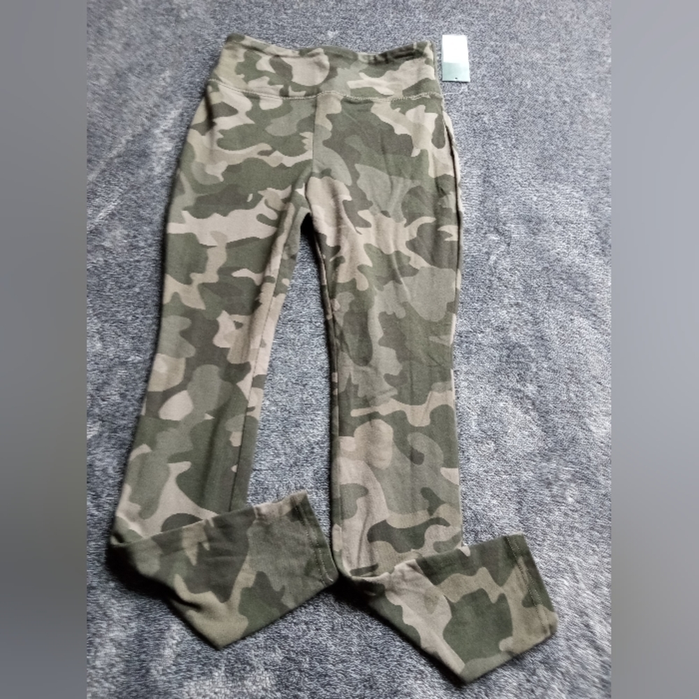Wild Fable camo leggings NWT